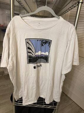 Apple Park Park Path Limited Edition T-Shirt Mens Size 2XL
